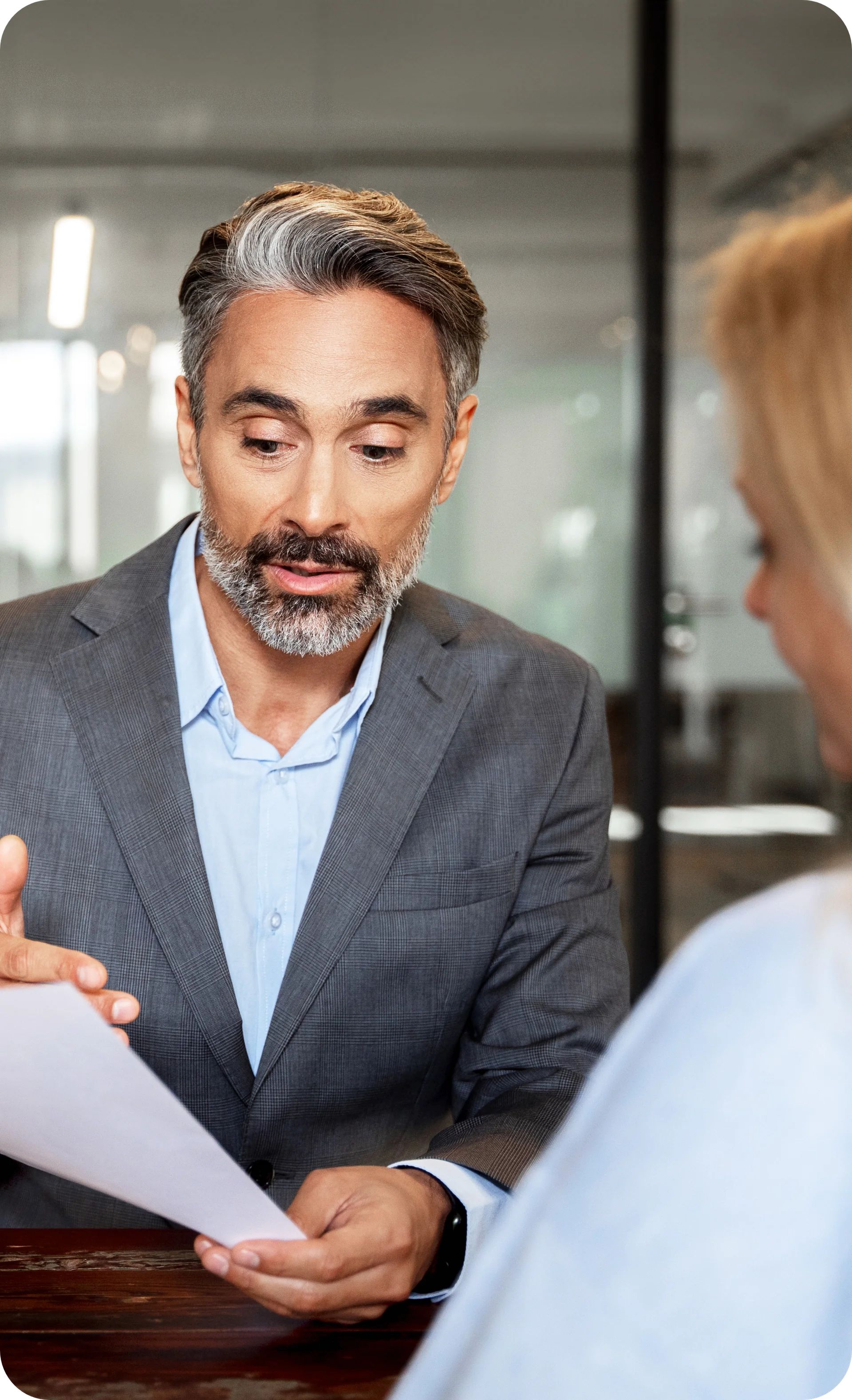 Geschäftsmann bei der Beratung