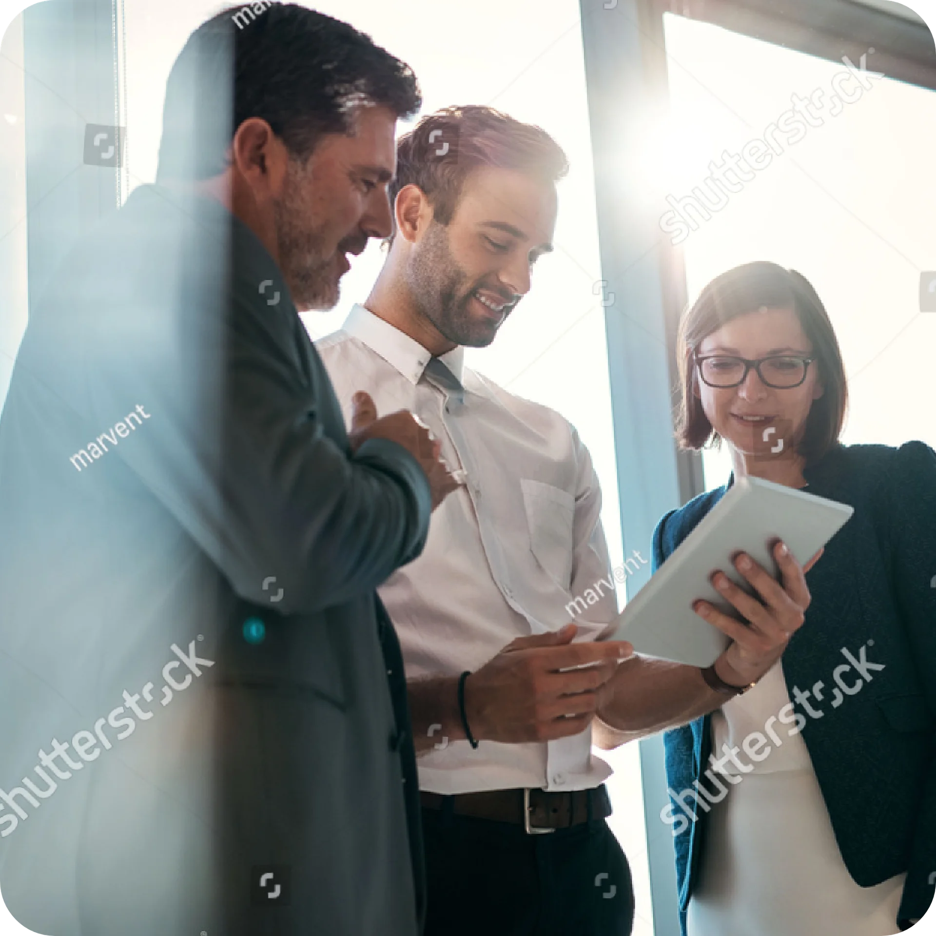 Geschäftsleute bei der Zusammenarbeit